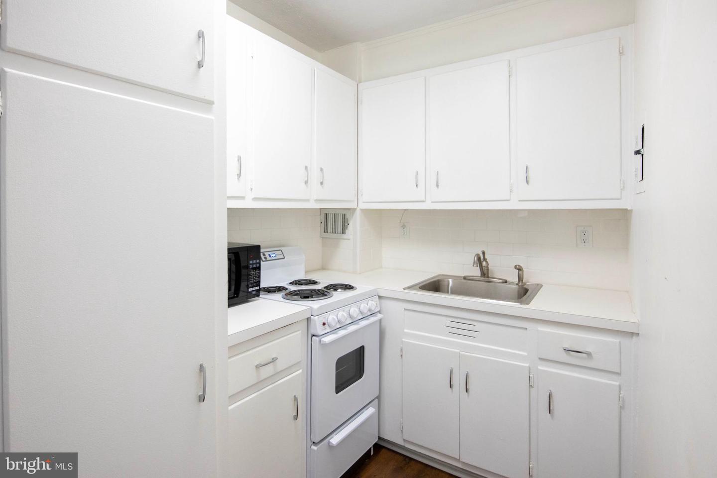118 S 21st St #211