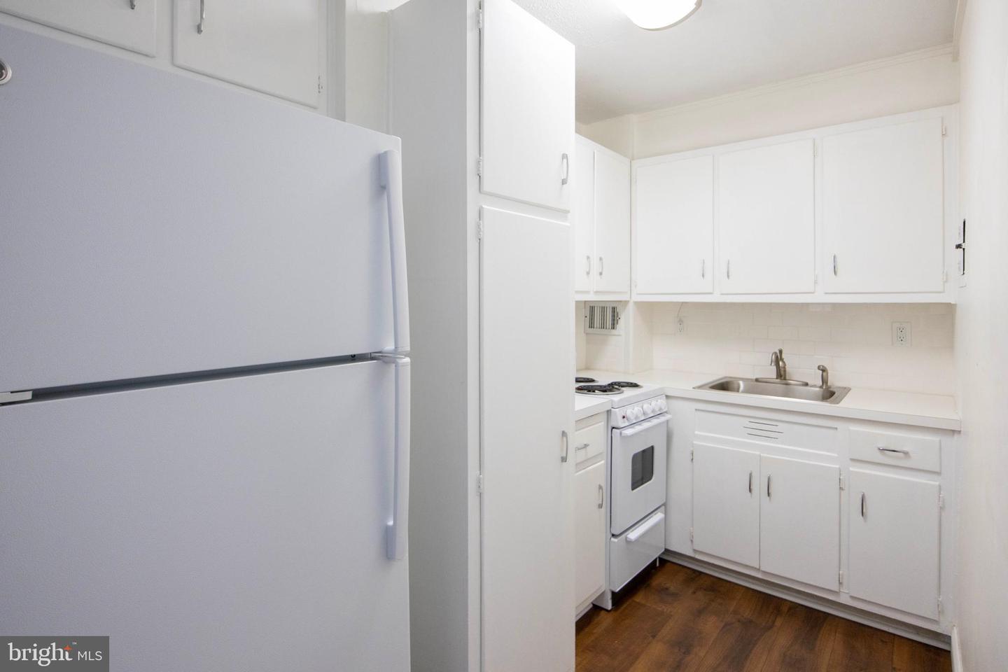 118 S 21st St #211