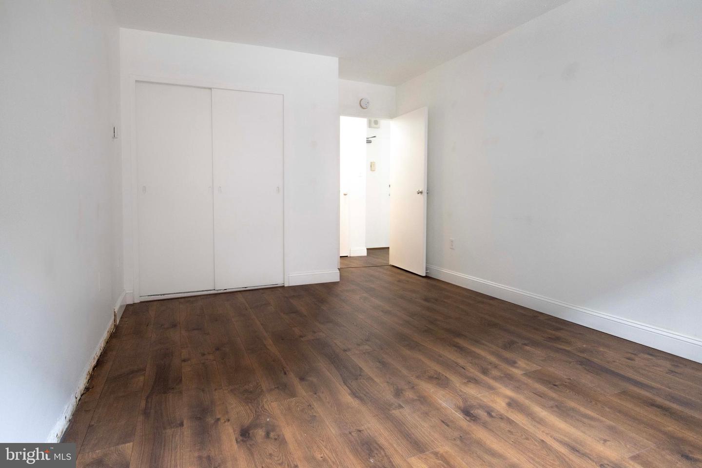 118 S 21st St #211