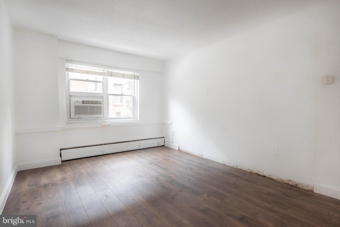 118 S 21st St #211