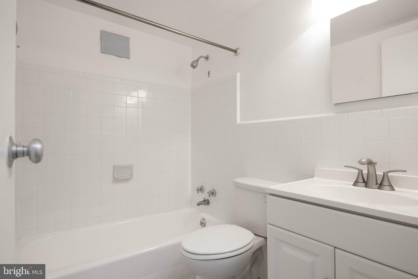 118 S 21st St #211