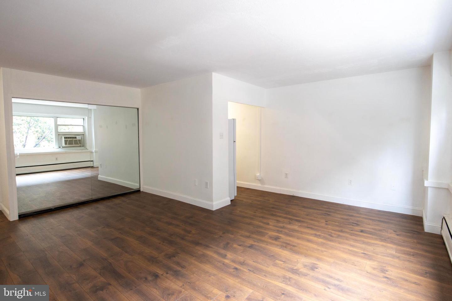 118 S 21st St #211