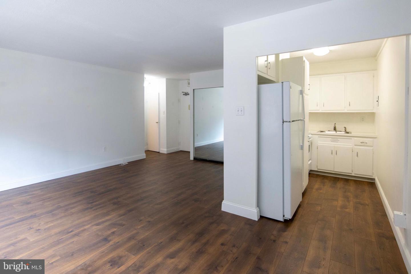 118 S 21st St #211
