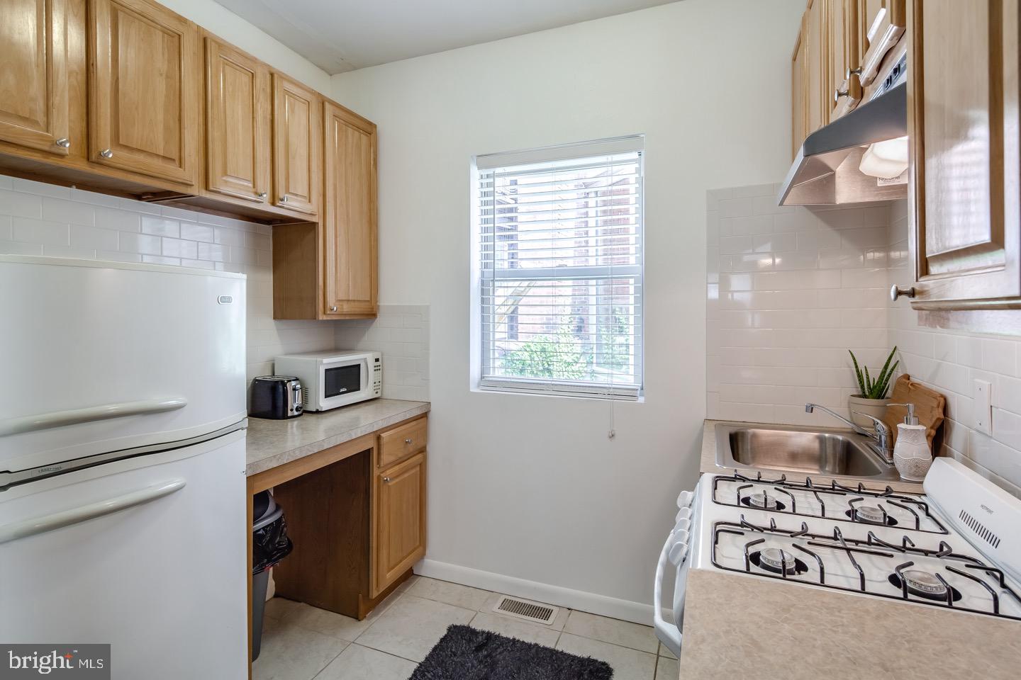 2013 Waverly St