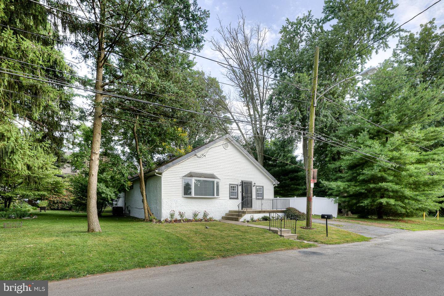 713 Manatawna Ave
