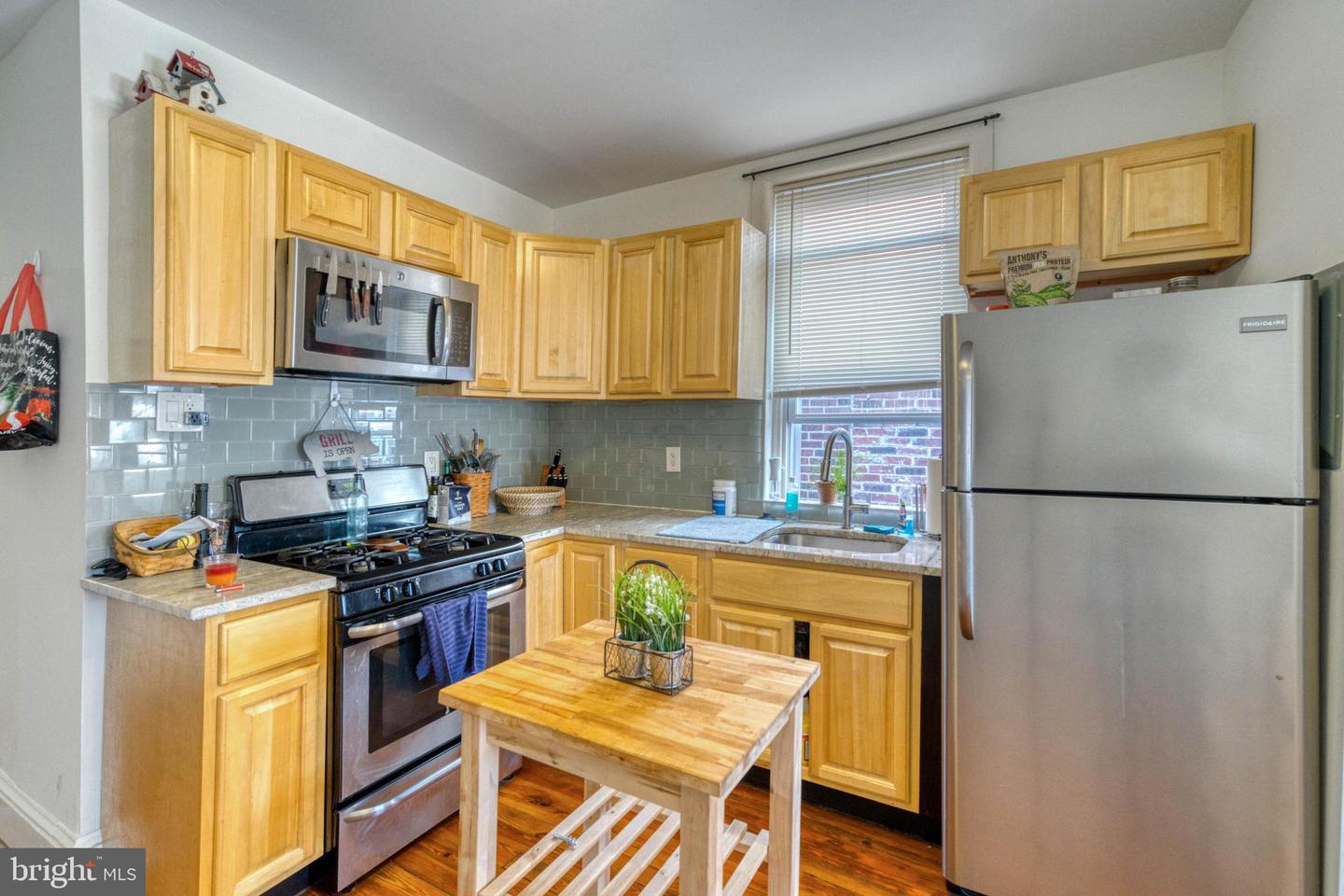 2027 S 3rd St #3rd Flr