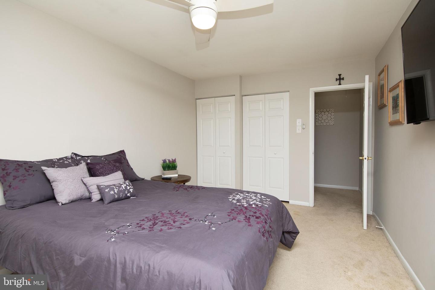 7015 Ridge Ave #18