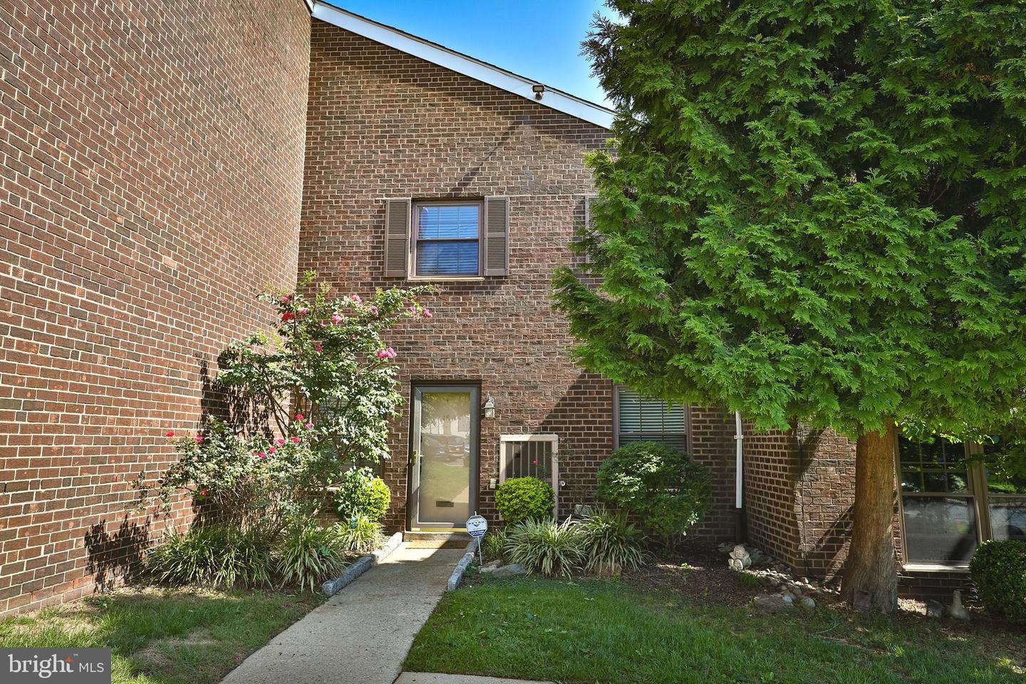 7015 Ridge Ave #18