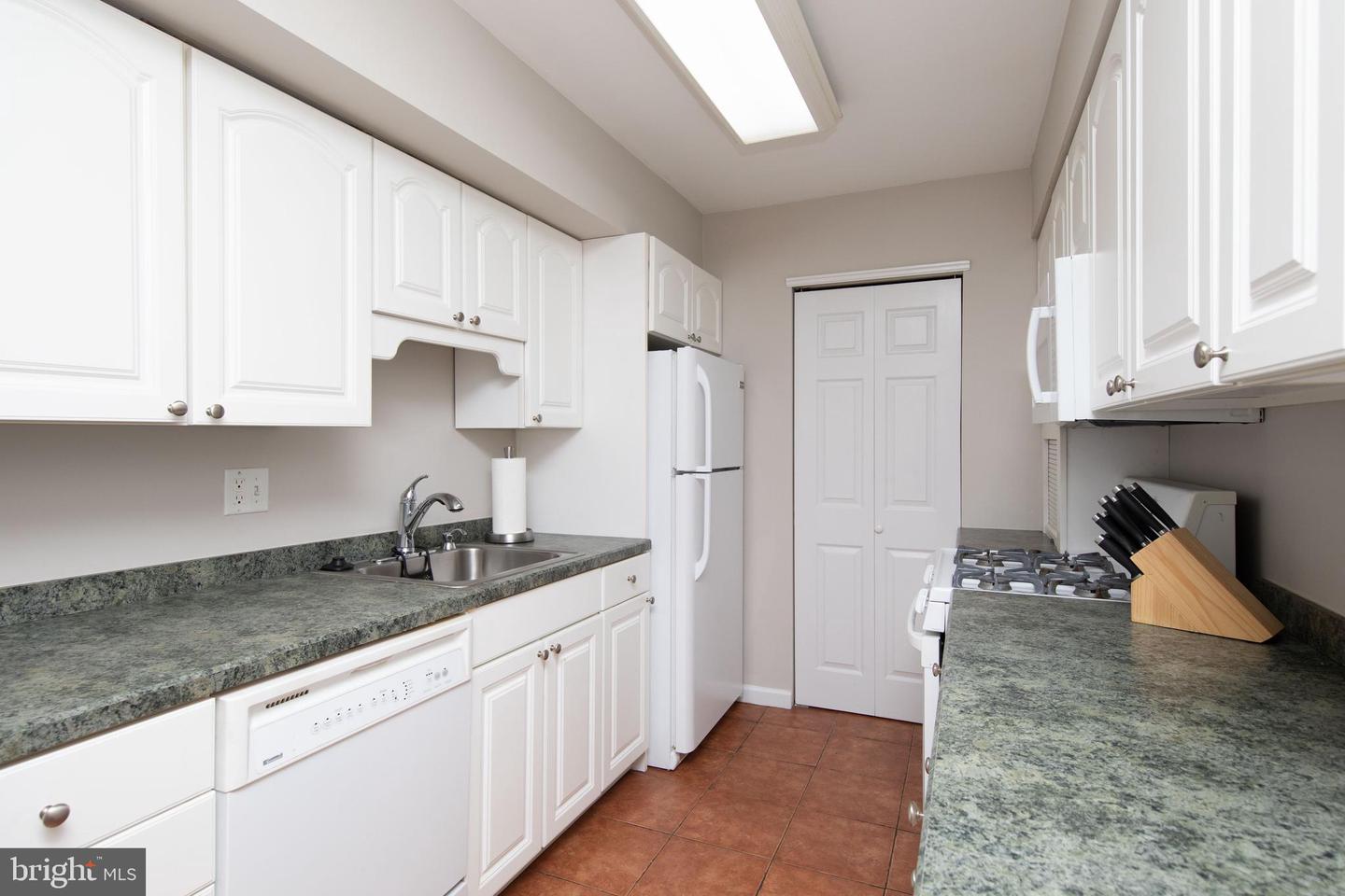 7015 Ridge Ave #18