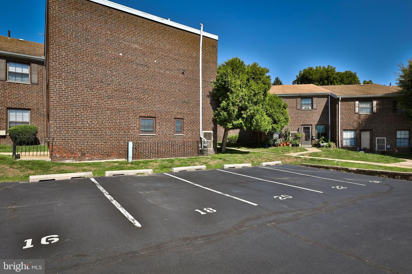 7015 Ridge Ave #18