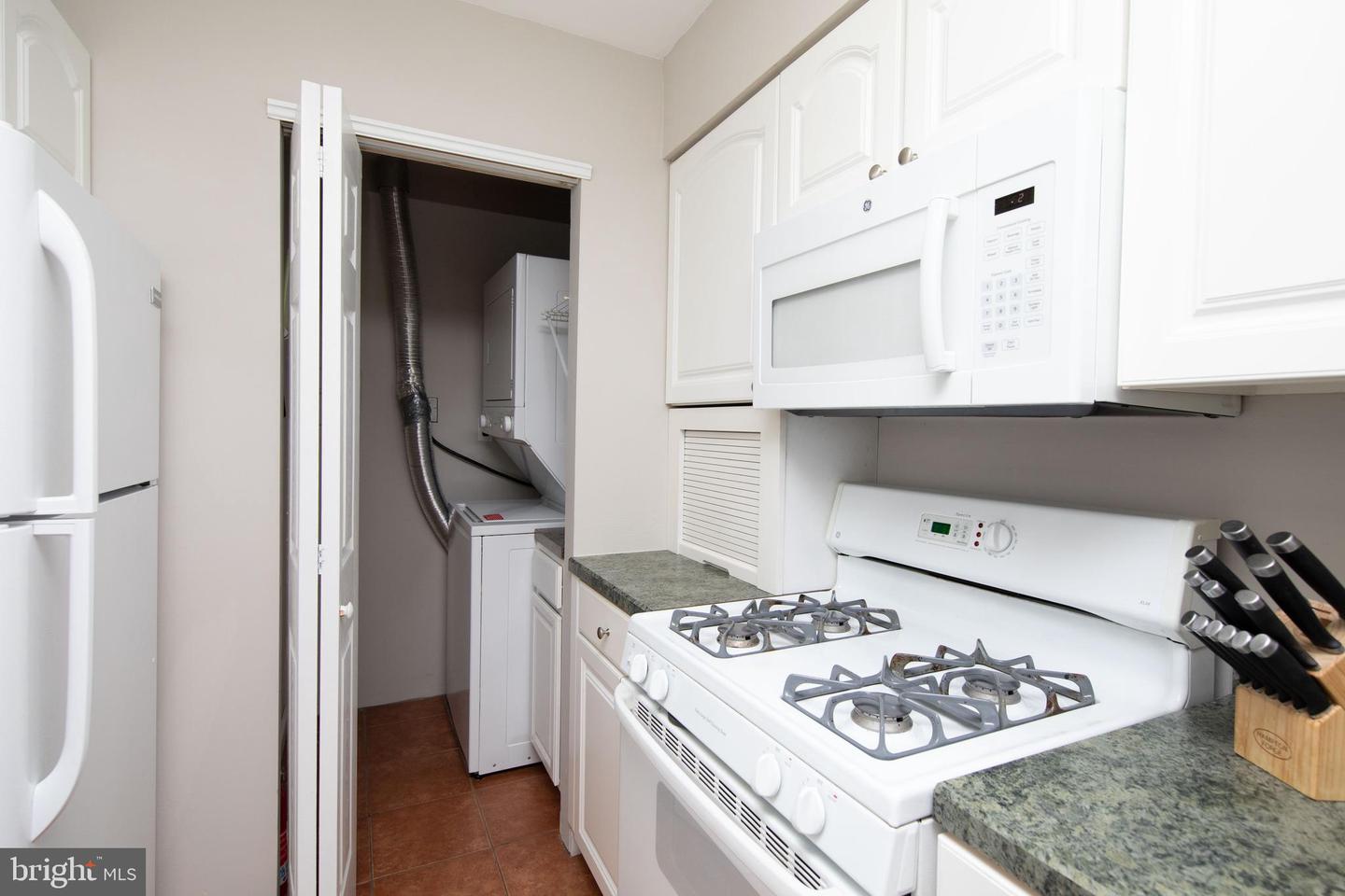 7015 Ridge Ave #18