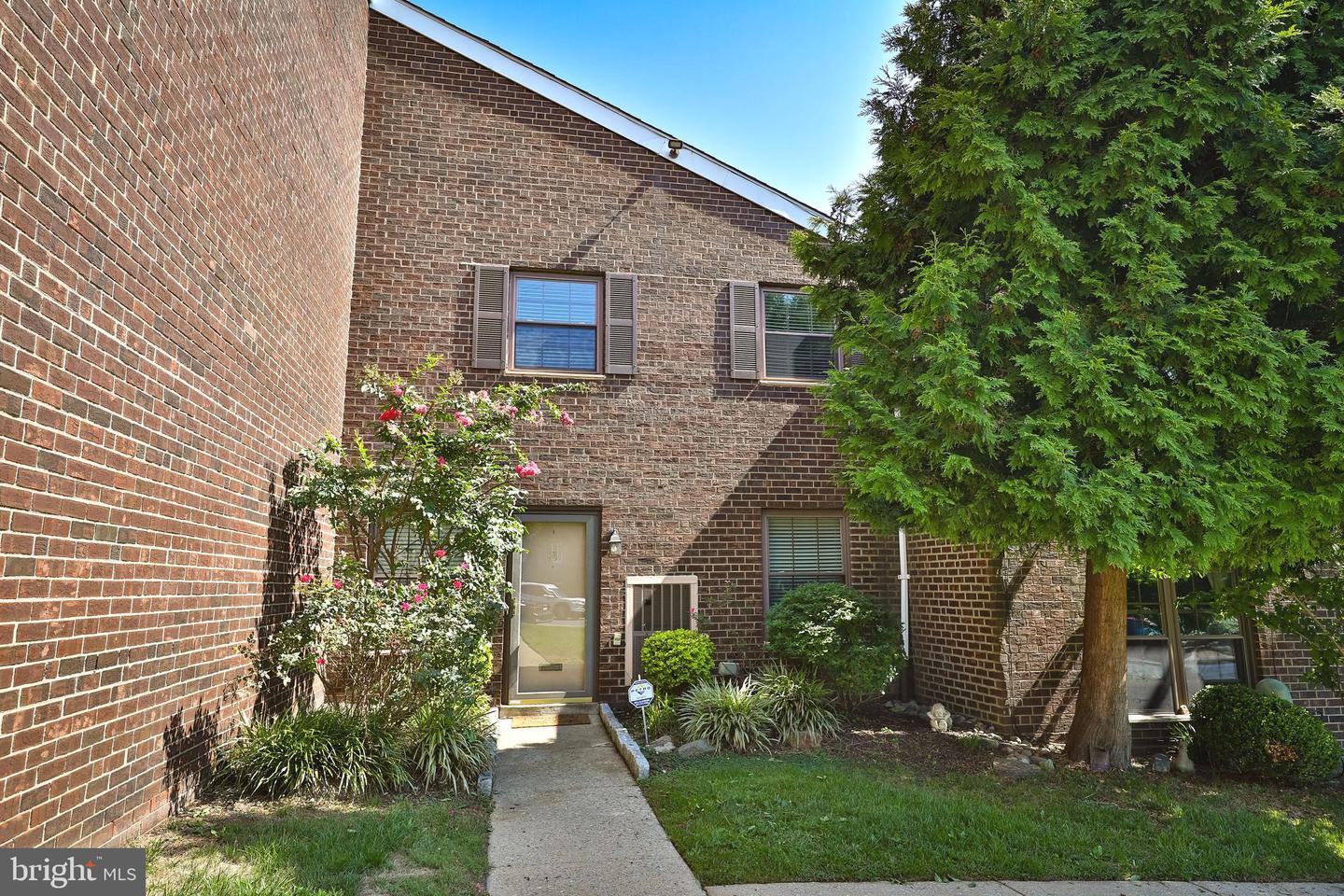 7015 Ridge Ave #18
