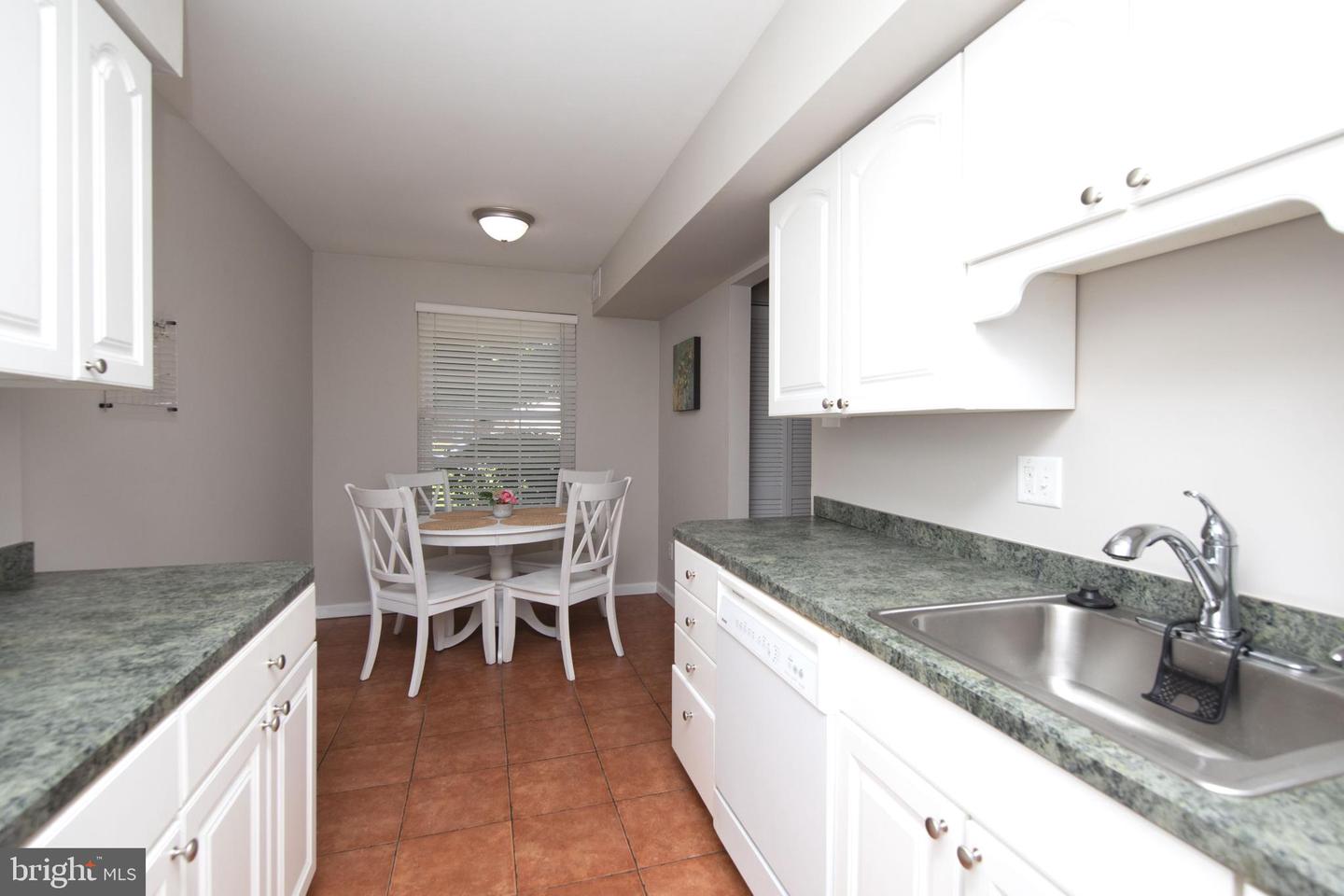 7015 Ridge Ave #18