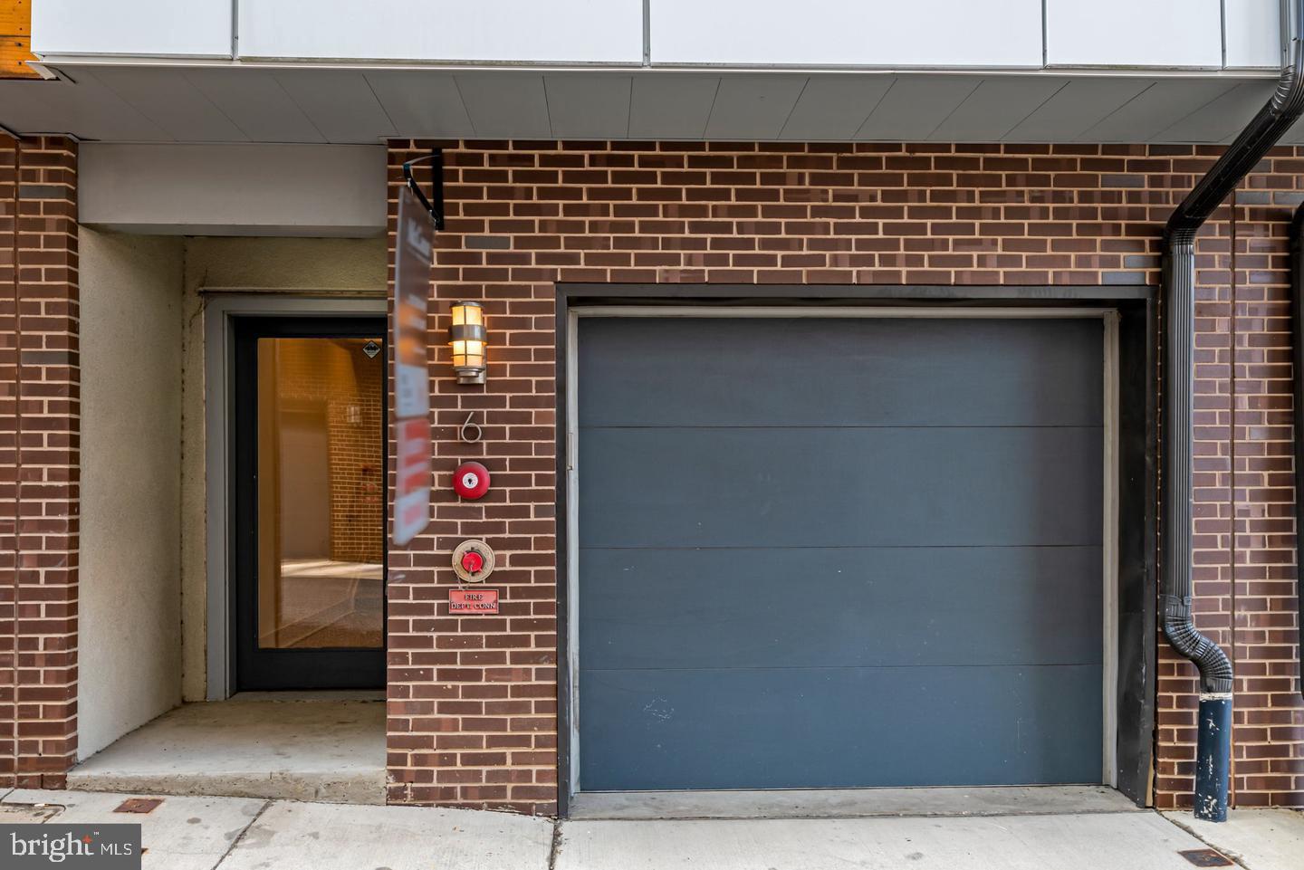 702 N Front St #6