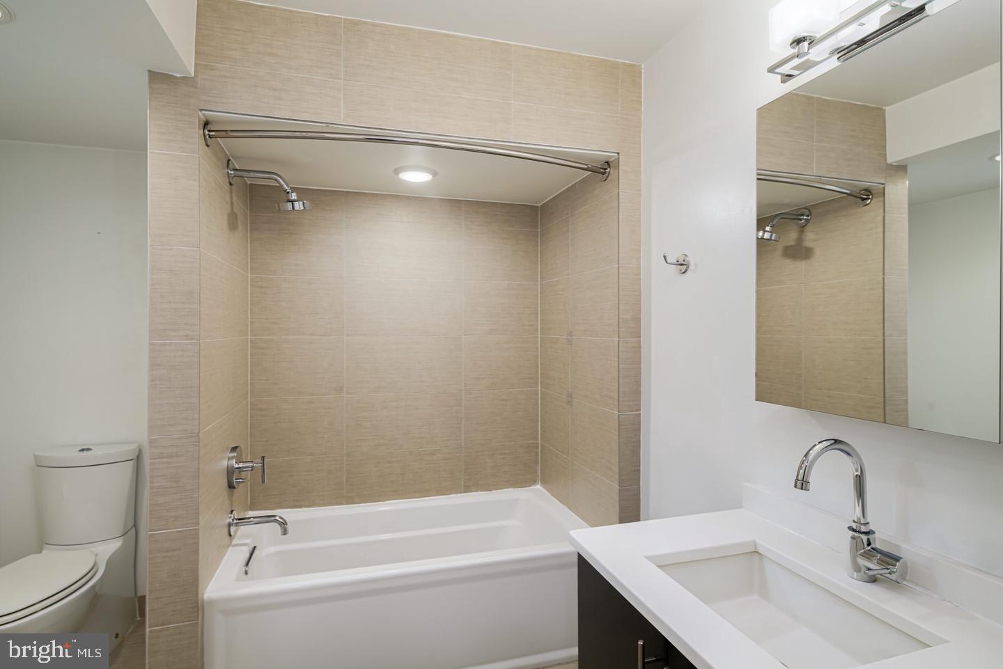 702 N Front St #6