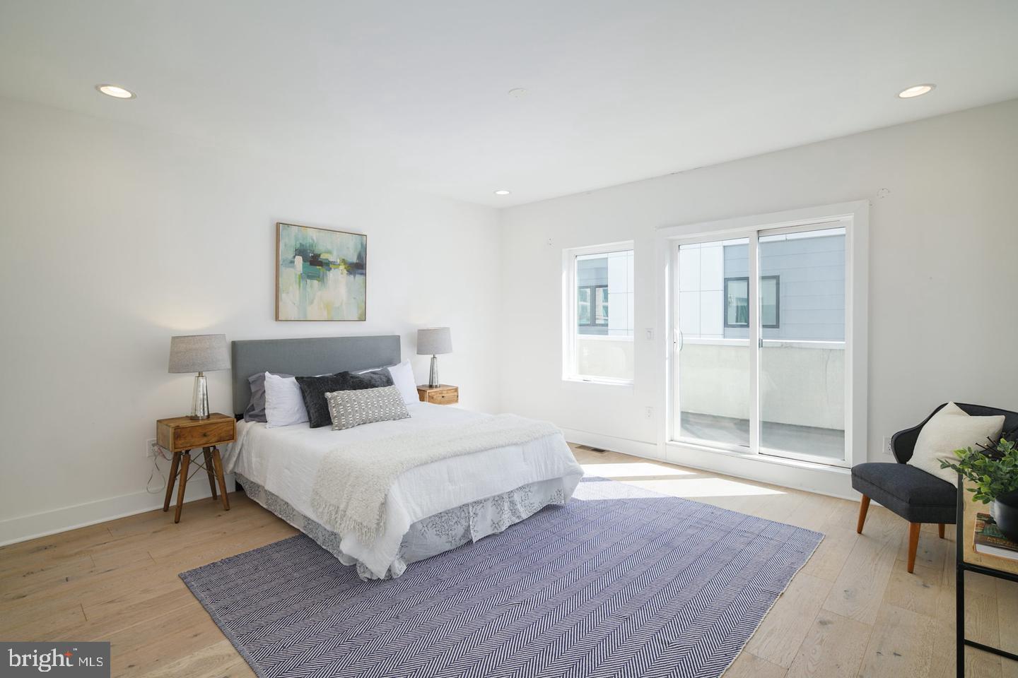702 N Front St #6