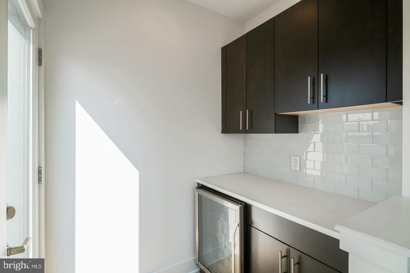 702 N Front St #6