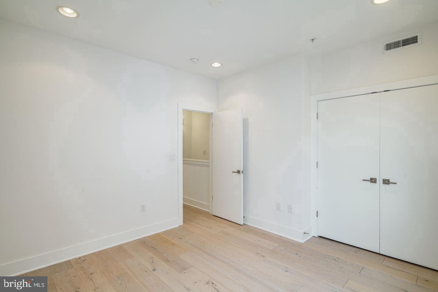 702 N Front St #6