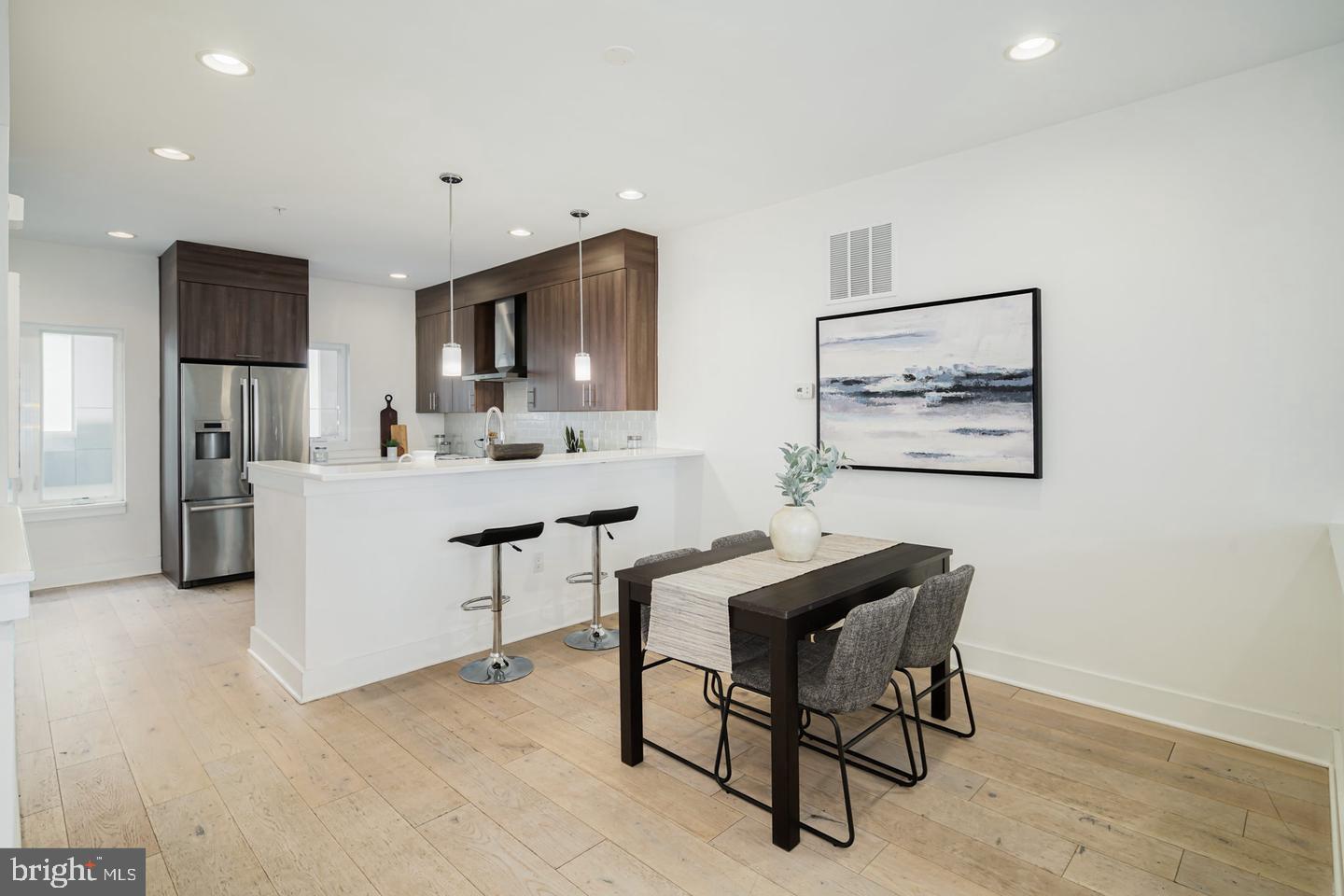 702 N Front St #6