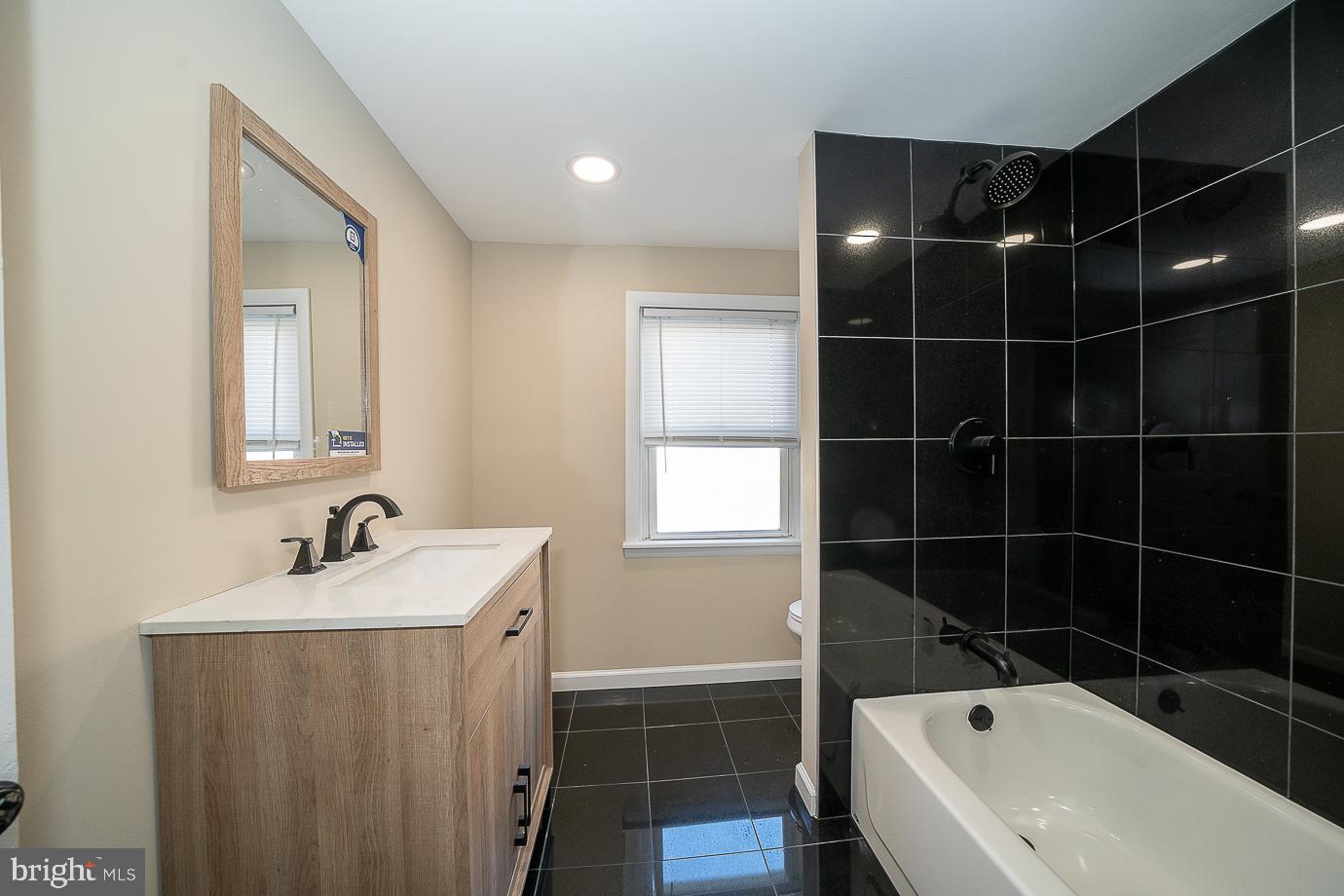 3080 Tilton St