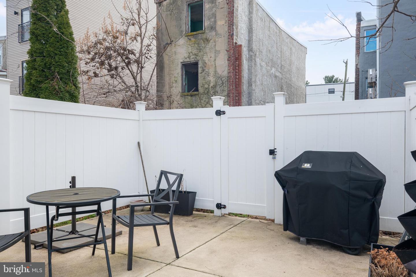 2224 W Seybert St