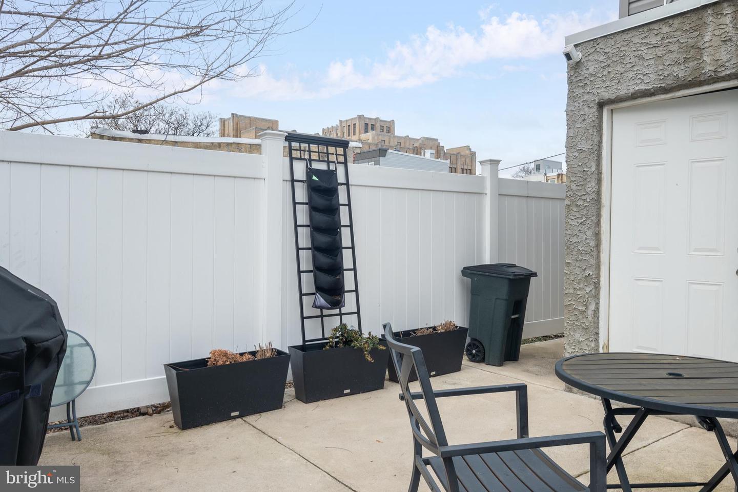 2224 W Seybert St