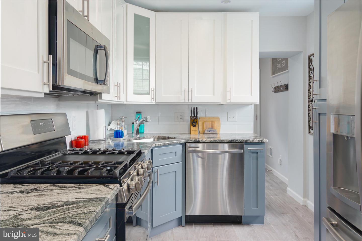 2224 W Seybert St