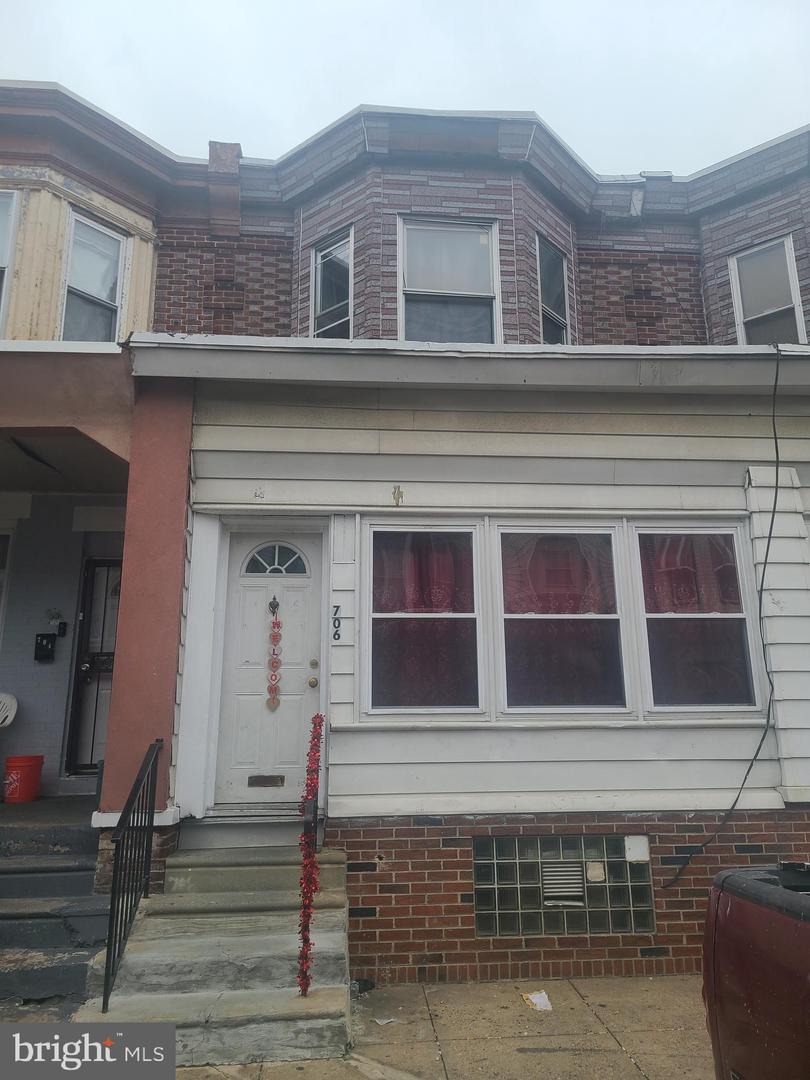 706 W Raymond St