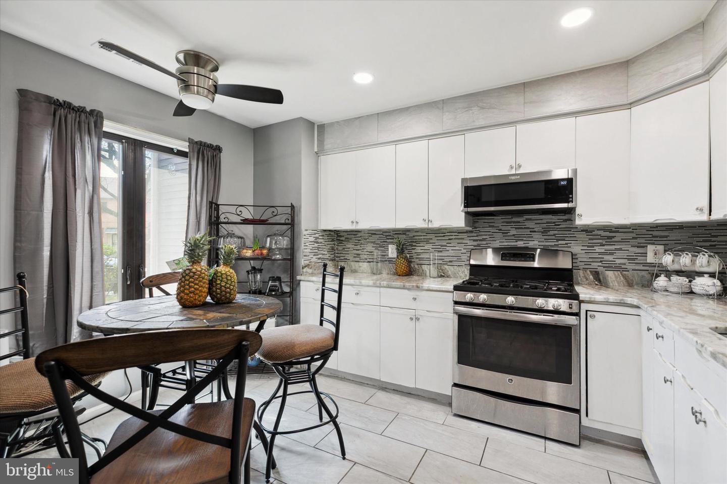 9125 Ayrdale Cres #34b