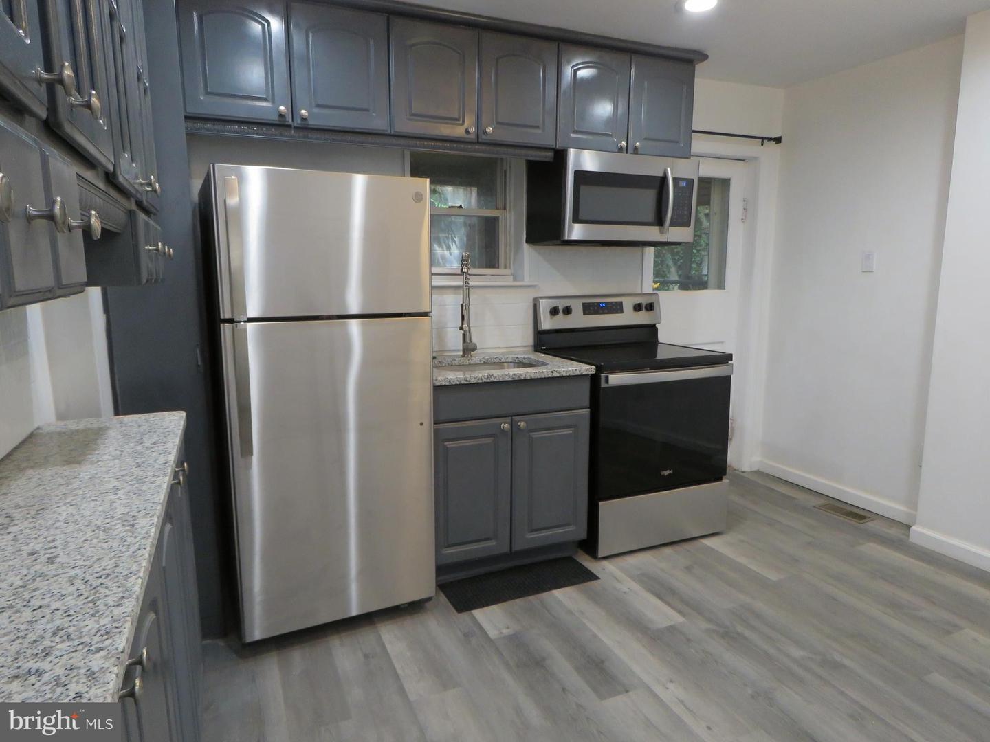 41 W Garfield St