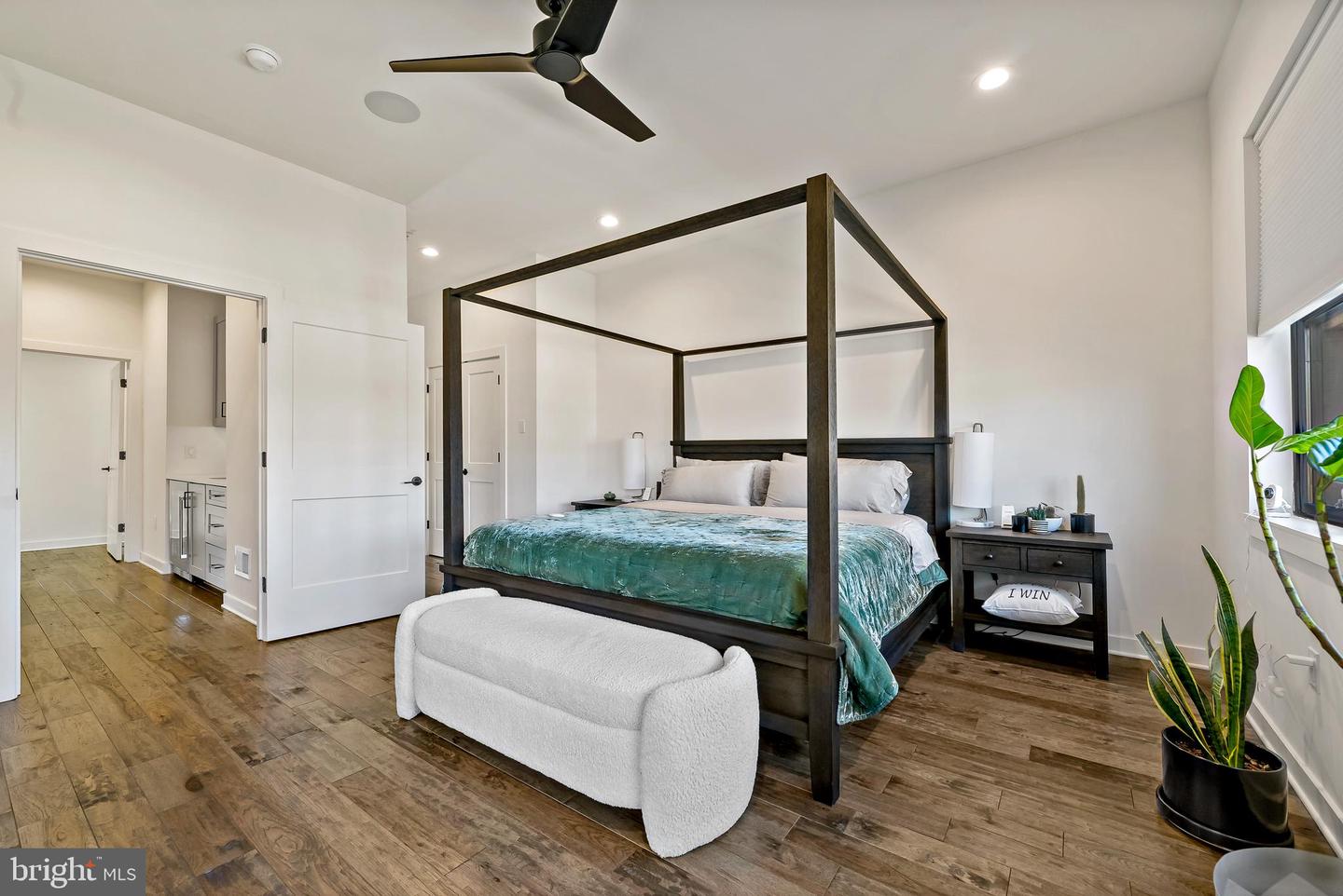 4539 Riverside Way