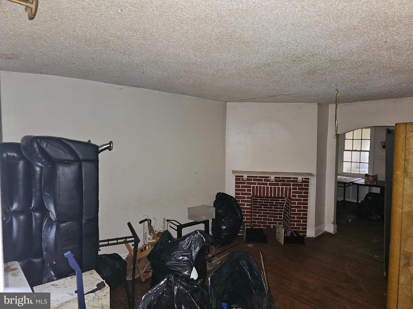 931 Church Ln