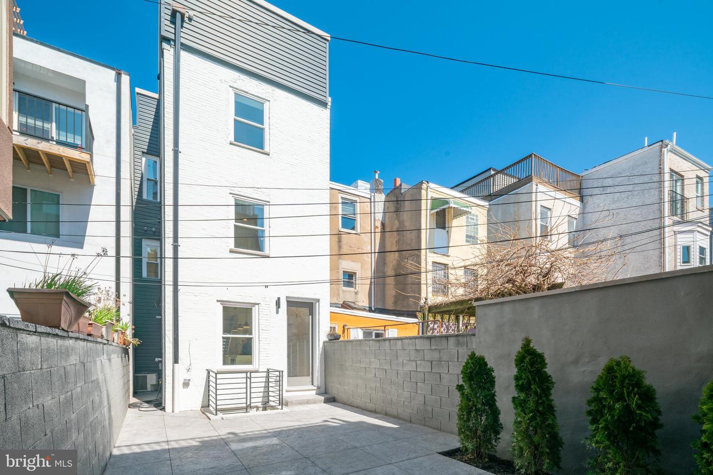 642 Carpenter St