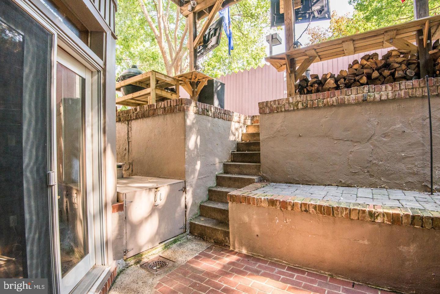 1112 Rodman St