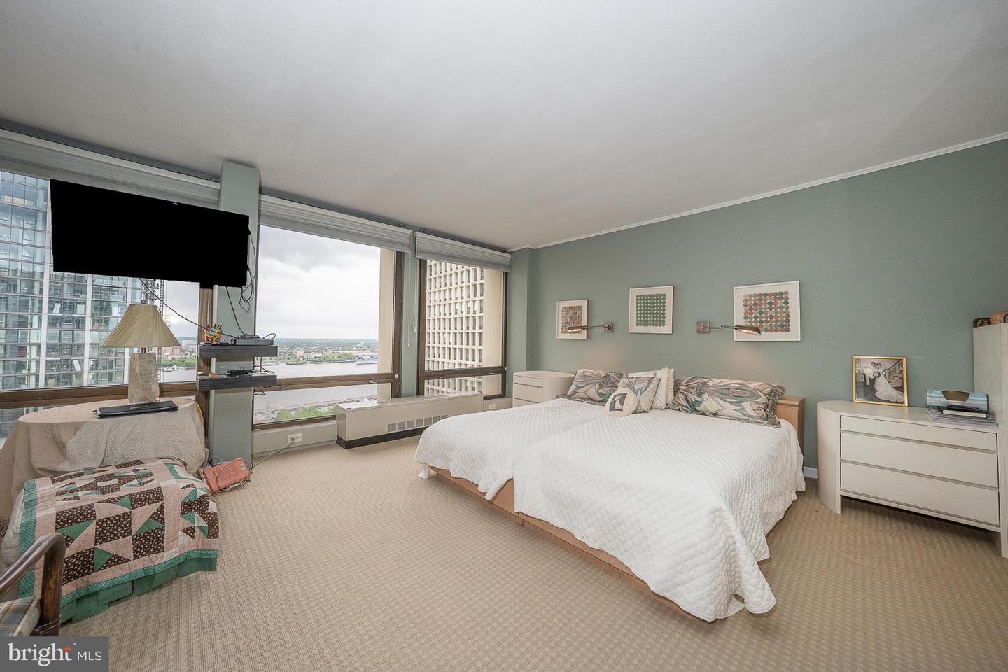 210 Locust St #26ahw