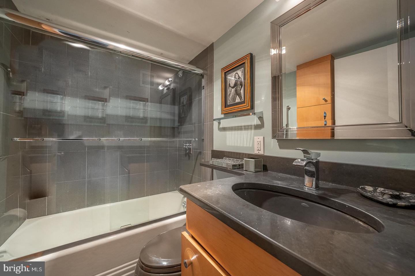 210 Locust St #26ahw