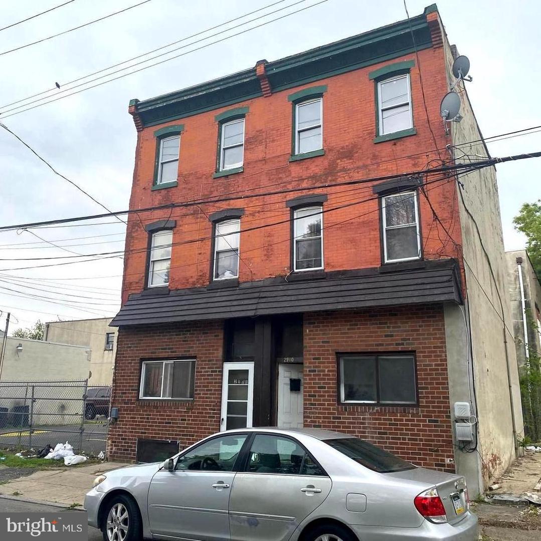2910 W Dauphin St