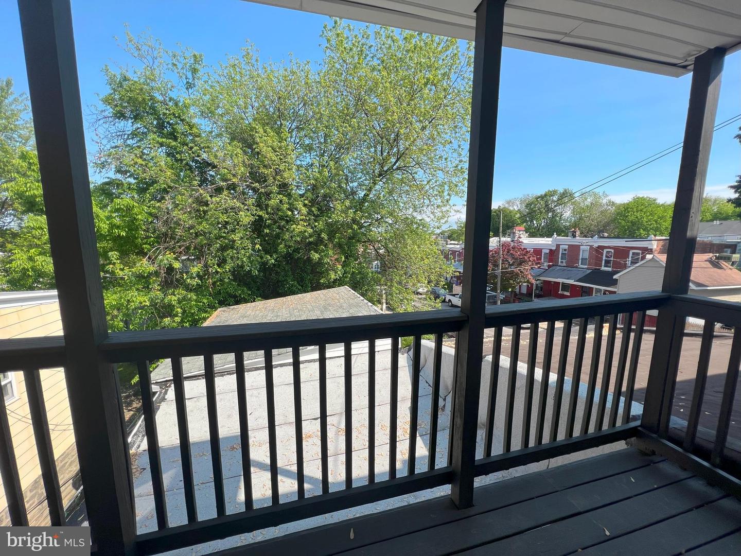 402 E Walnut Ln #2