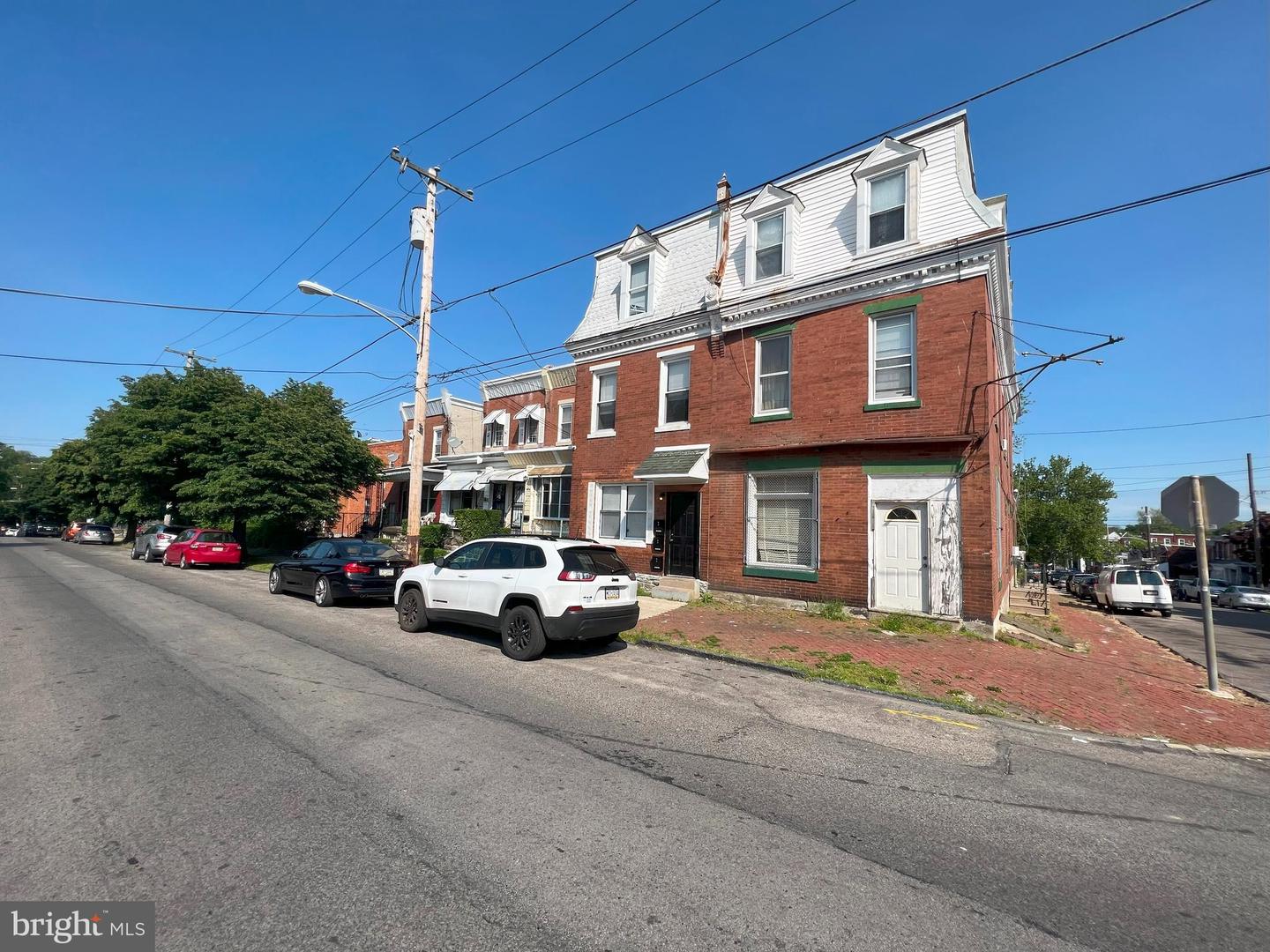 402 E Walnut Ln #2