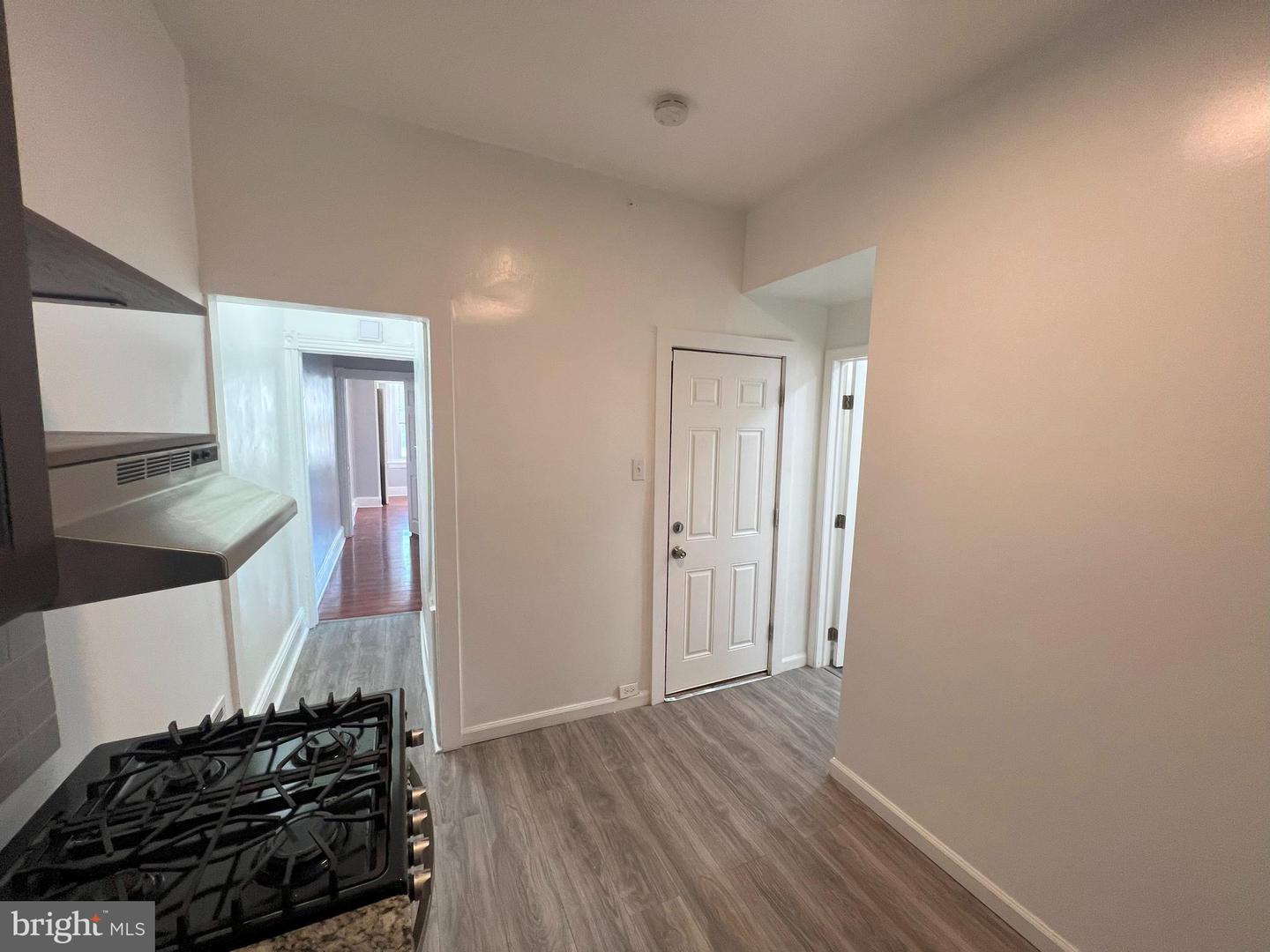 402 E Walnut Ln #2