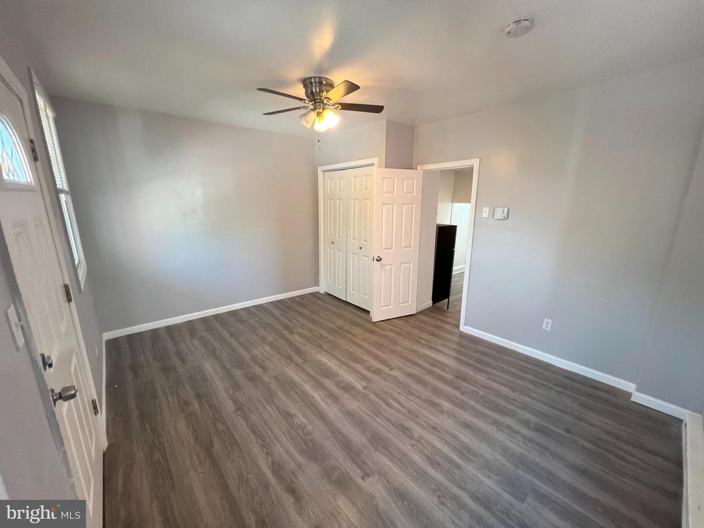402 E Walnut Ln #2