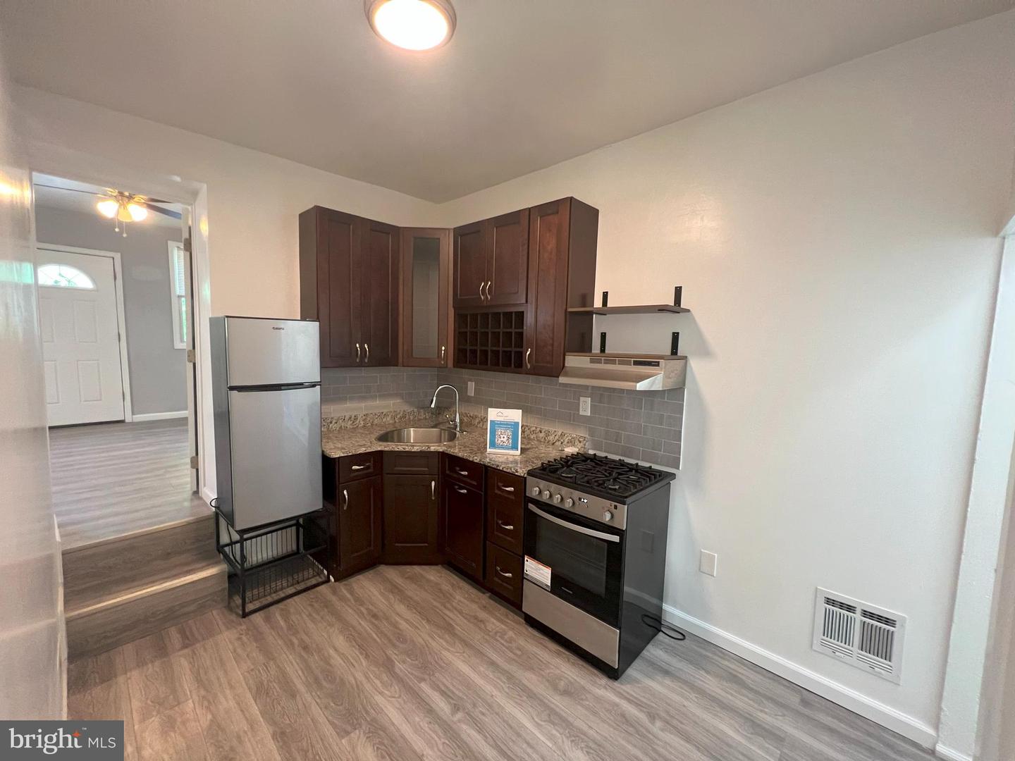 402 E Walnut Ln #2