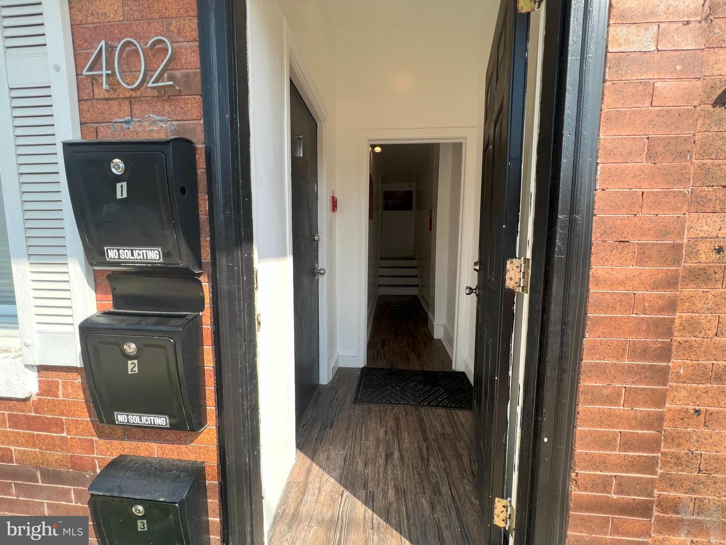 402 E Walnut Ln #2