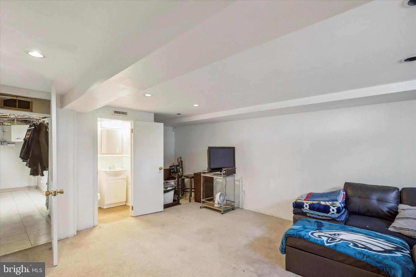 5854 Magdalena St