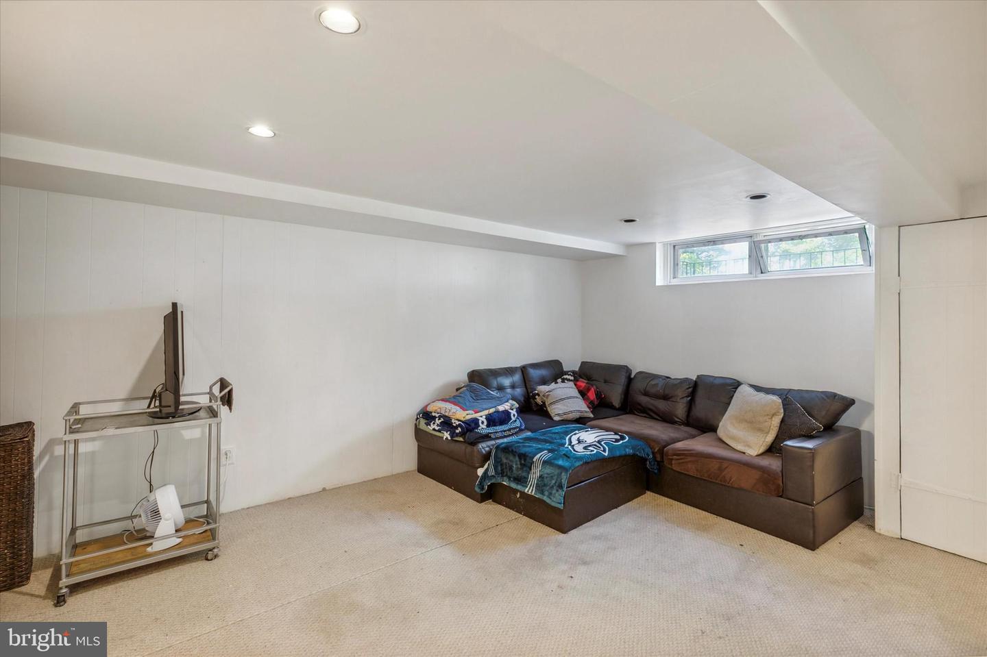5854 Magdalena St