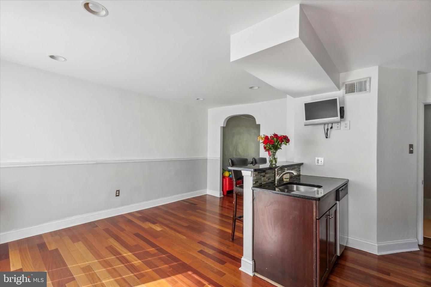 5854 Magdalena St