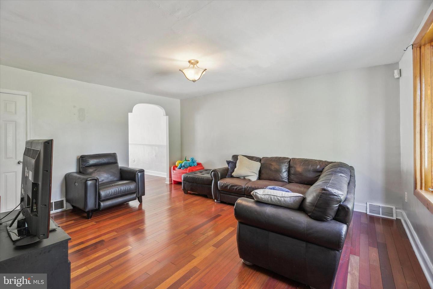 5854 Magdalena St