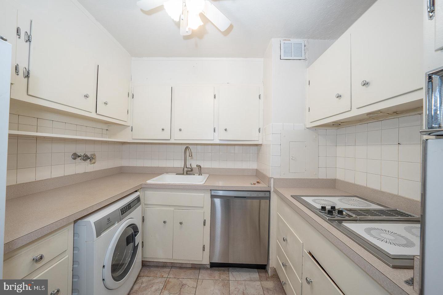 1900 John F Kennedy Blvd #1018