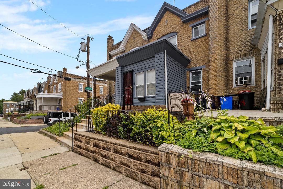 5332 W Columbia Ave
