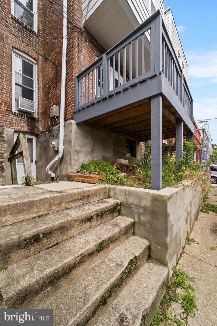 5332 W Columbia Ave